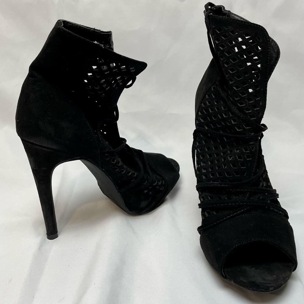 Wild Divas Black Heels with Mesh Size 8